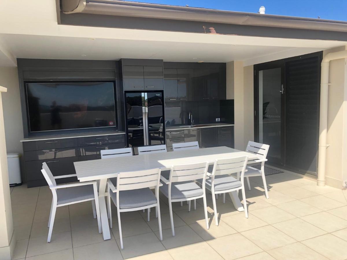 Grand Mercure Allegra Hervey Bay Buitenkant foto Outdoor kitchen