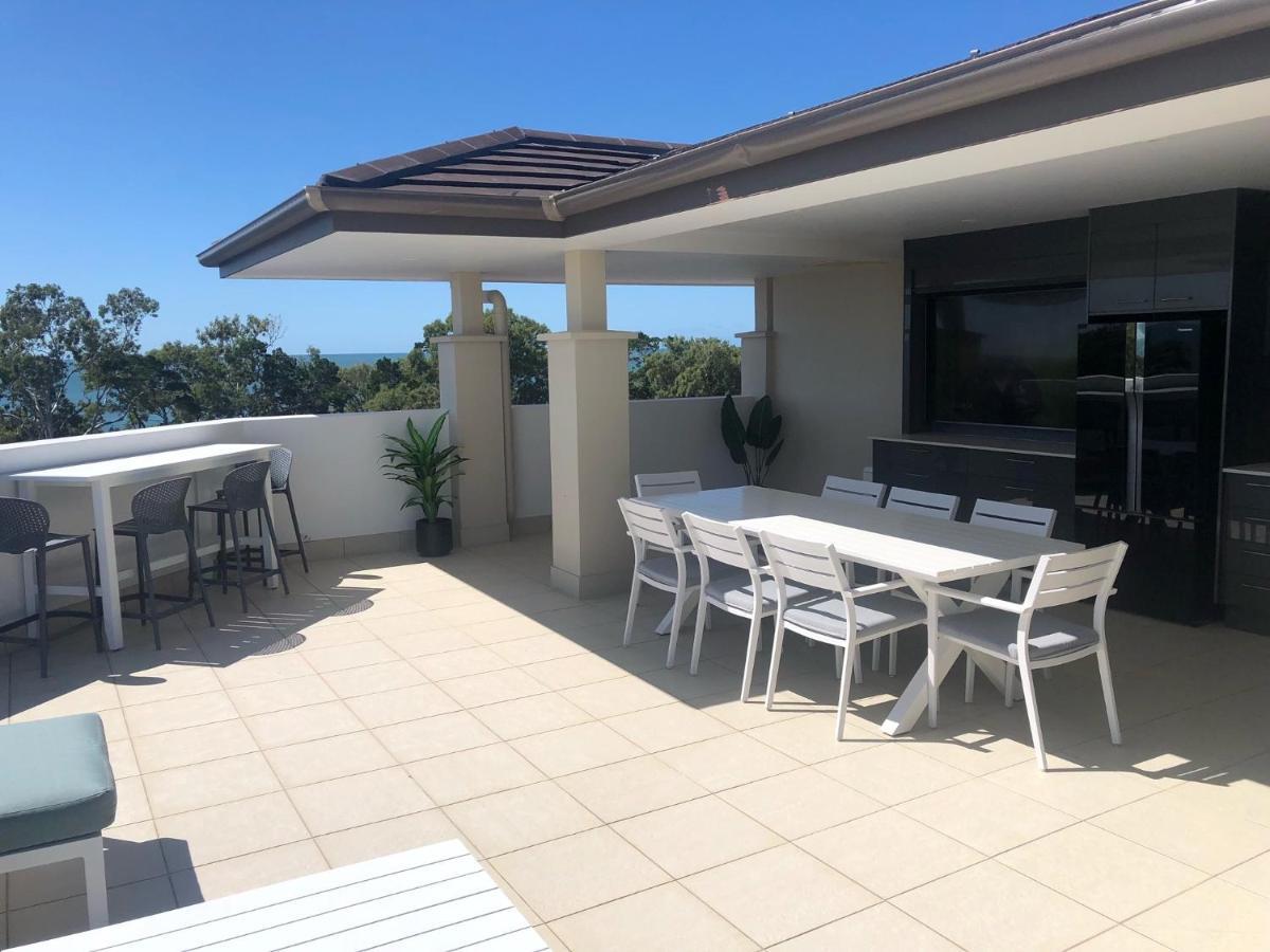 Grand Mercure Allegra Hervey Bay Buitenkant foto Rooftop entertaining area