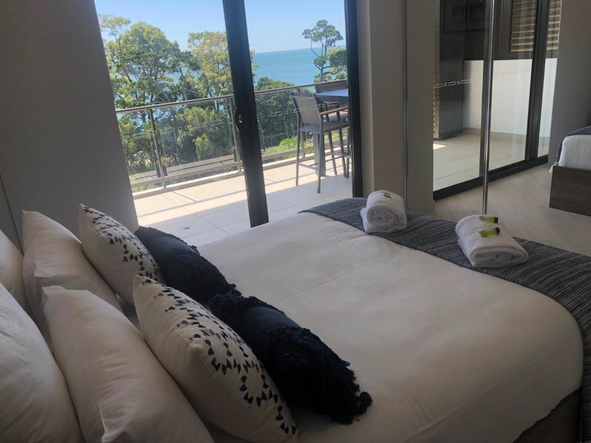 Grand Mercure Allegra Hervey Bay Buitenkant foto A bedroom at the resort