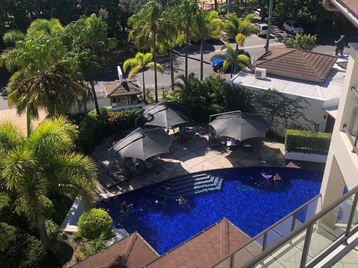 Grand Mercure Allegra Hervey Bay Buitenkant foto The pool at the hotel
