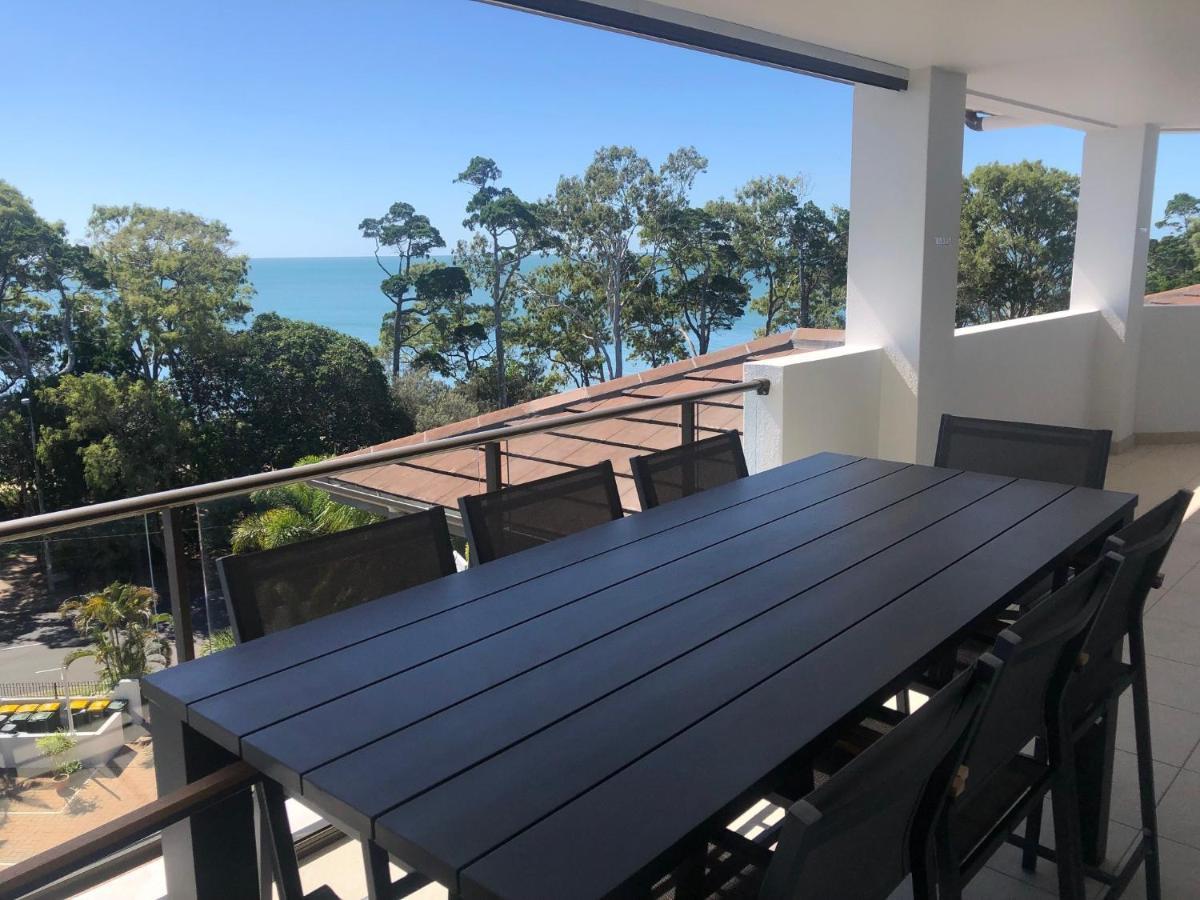 Grand Mercure Allegra Hervey Bay Buitenkant foto A balcony in a residential apartment