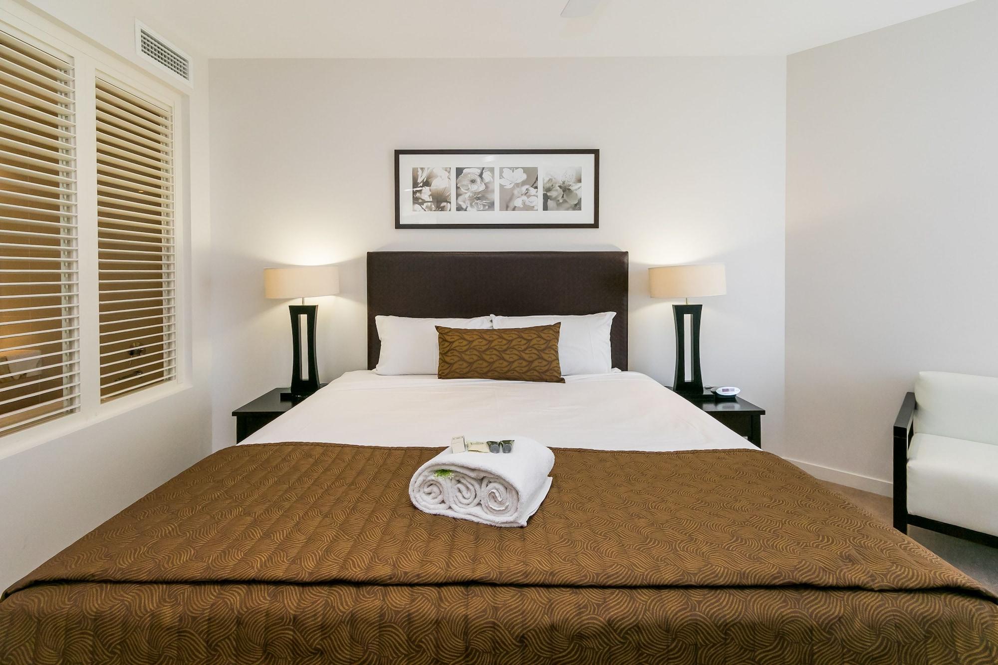 Grand Mercure Allegra Hervey Bay Buitenkant foto A bedroom at the hotel