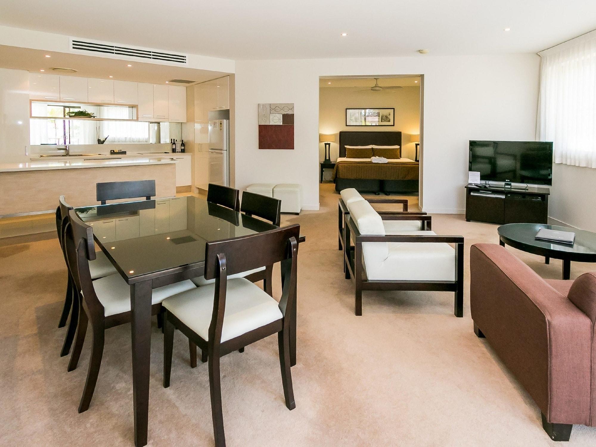 Grand Mercure Allegra Hervey Bay Buitenkant foto A typical apartment