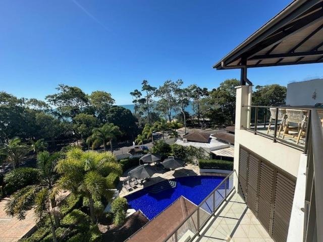 Grand Mercure Allegra Hervey Bay Buitenkant foto View from the balcony of a two-bedroom apartment at the Mantra on Saltwater Island