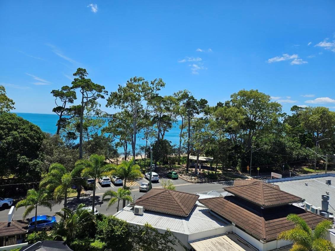 Grand Mercure Allegra Hervey Bay Buitenkant foto View of the beach from the hotel