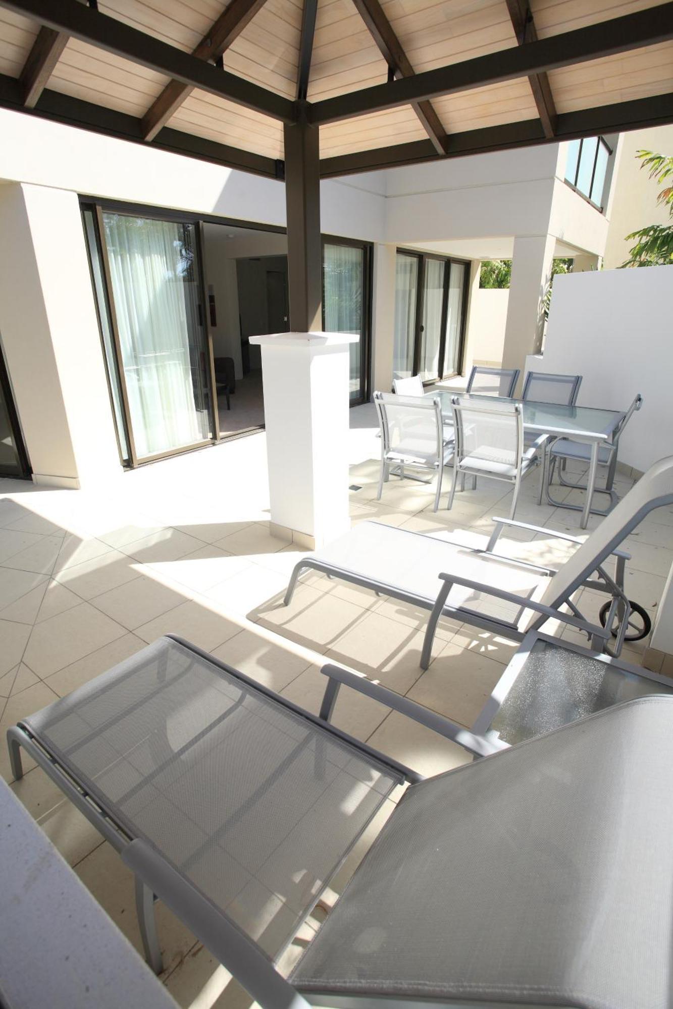 Grand Mercure Allegra Hervey Bay Buitenkant foto A patio