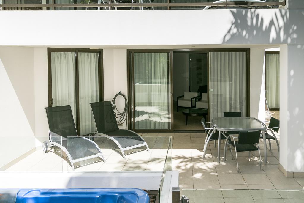 Grand Mercure Allegra Hervey Bay Buitenkant foto A balcony