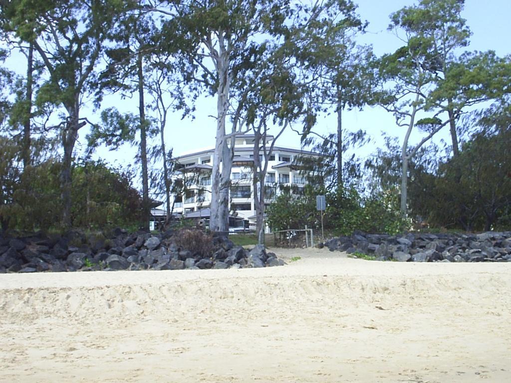 Grand Mercure Allegra Hervey Bay Buitenkant foto The beach at the resort