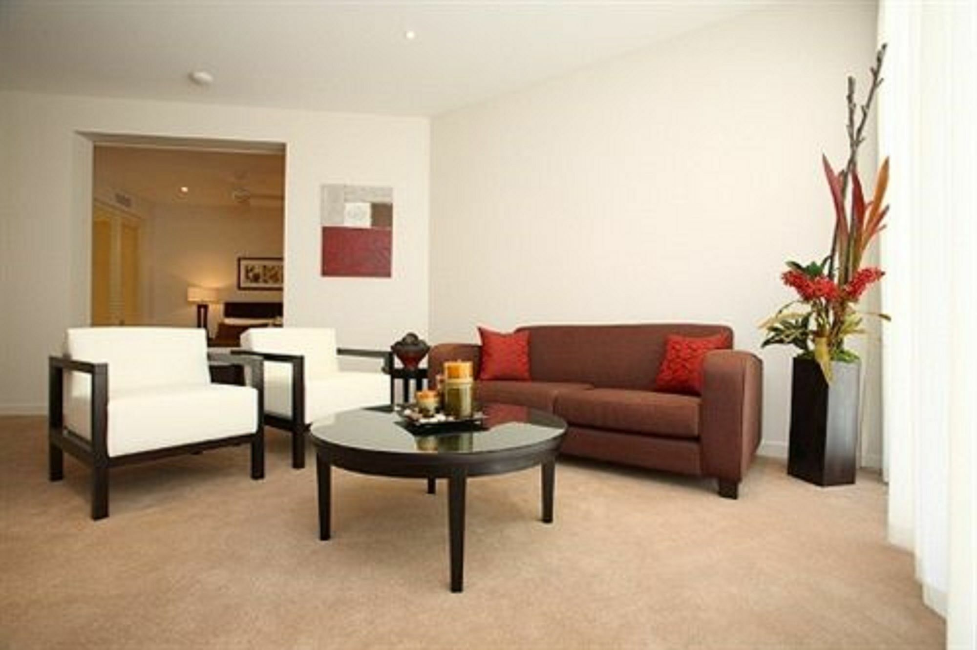 Grand Mercure Allegra Hervey Bay Buitenkant foto A living room with carpet